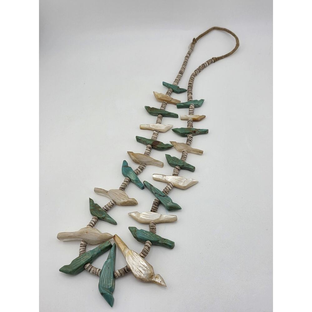 VINTAGE NATIVE AMERICAN TURQUOISE MOTHER OF PEARL SHELL HEISHI CARVED NECKLACE - Picture 3 of 16